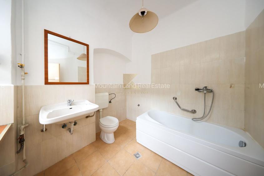 Locație rară în Brașov: ideal pentru regim hotelier sau business - 16