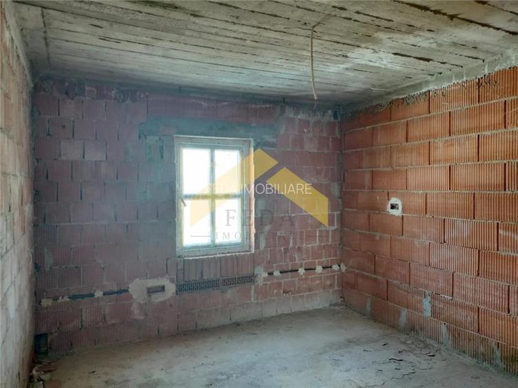 Casa la gri de vanzare in localitatea Fantanele - 7