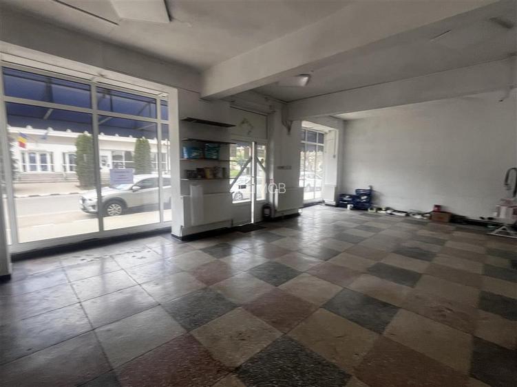 Spatiu comercial de 120 mp in Plopeni, zona cu vad . - 8