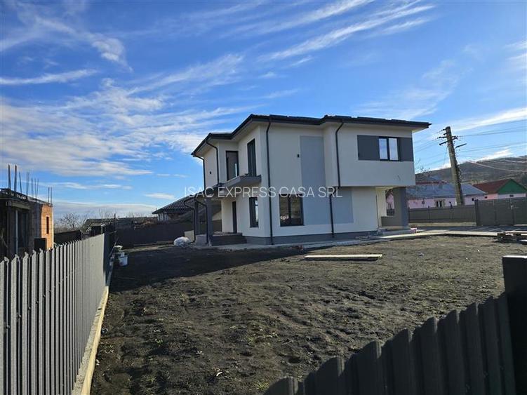 Casa de vanzare, 4 camere, 2 bai, 650 mp teren, statie Ratp - 4