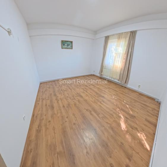 Vilă spațioasă cu 12 camere, teren generos și multiple facilități - 13