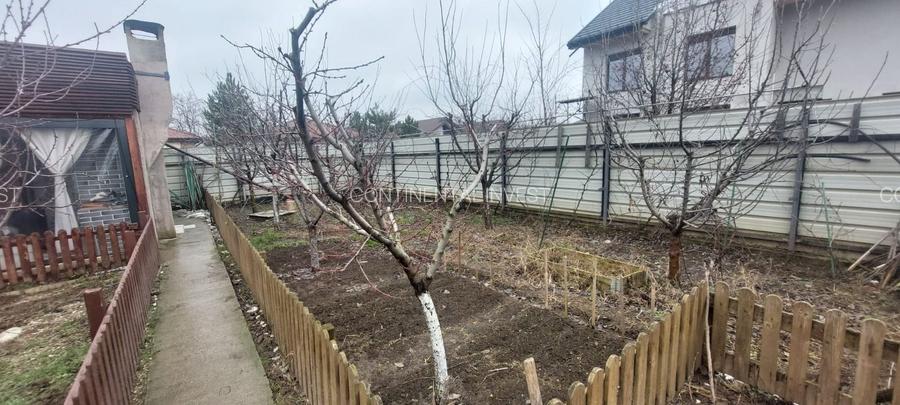 Se vinde proprietate din bucatarie, hala cu panouri solare, teren,  Pasarea - 2