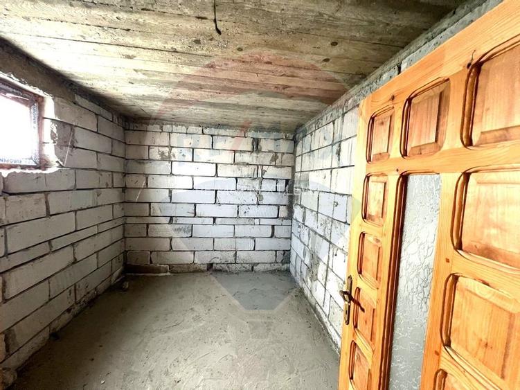 Casă / Vilă cu 6 camere de vânzare în BUHUȘI Județul BACĂU - 11