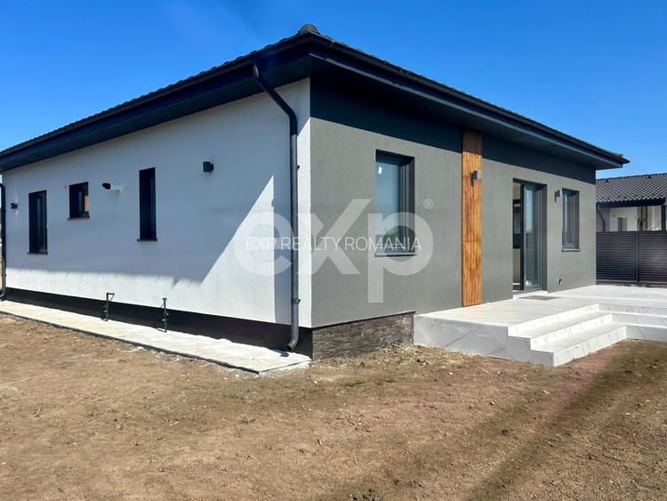 Casă de vânzare în Sânpetru- 107 mp , teren 500 mp - 220.00 euro. - 2