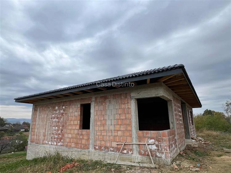 Casa la rosu cu 4 camere 2 bai Ocolis - 13