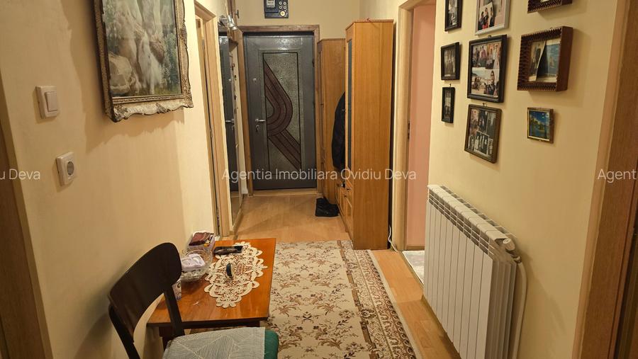 Vand apartament 3 camere decomandat in Deva, zona Enescu, parter inalt, mobilat - 10