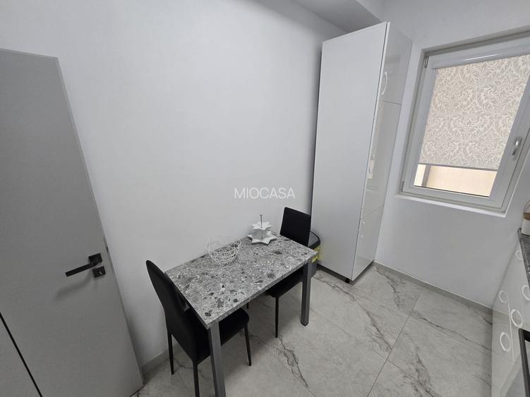 Decomandat. ETAJ 1. Langa Profi. 2 Locuri de Parcare. - 10