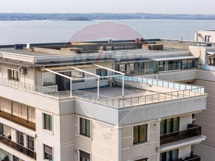 Penthouse de vanzare in Mamaia vedere frontala lac si marea Neagra - 11