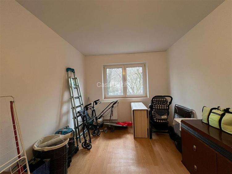 Apartament cu  4 camere si garaj zona centrala - 6