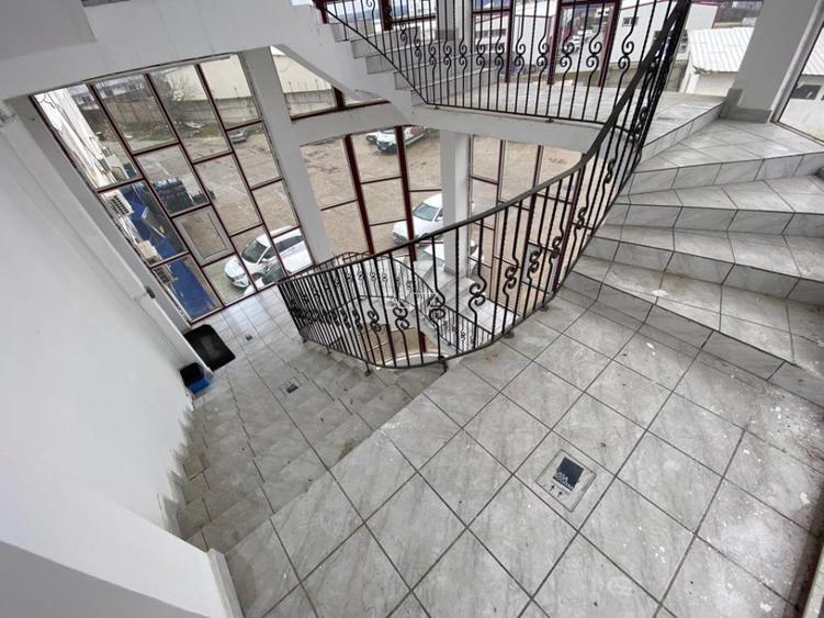 Clădire comercială 3225 mp, teren 5850 mp, zona Romanești - 2