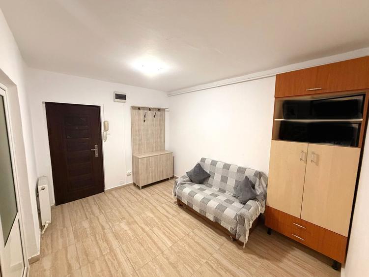 Apartament 2 camere decomandat, 65 mp, CT, PVC, living 20 mp, etaj 1
