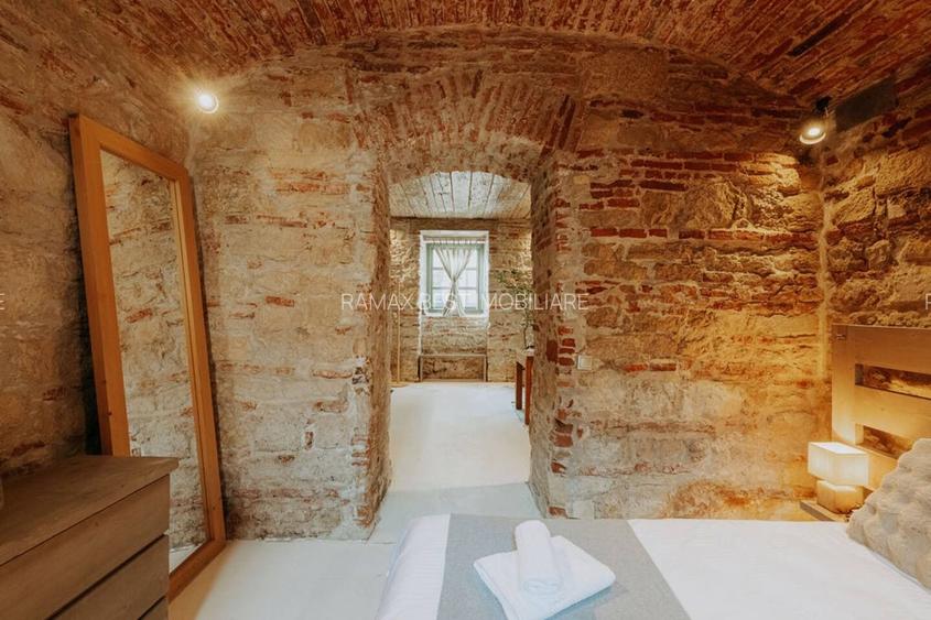 Apartament cu farmec istoric – 40 mp, parter, în centrul orașului - 6