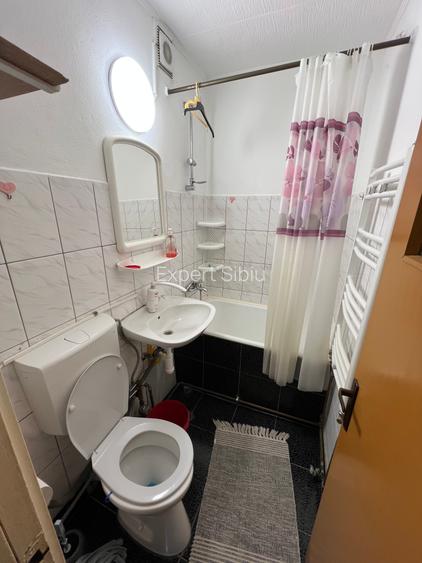 INCHIRIEZ  apartament 3 camere,semidecomandat,zona Mihai Viteazul - 9