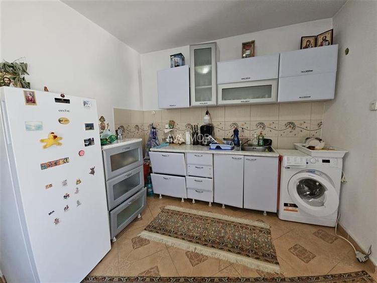 Casa spatioasa de vanzare in centrul satului Racaciuni – teren generos, livada, - 5