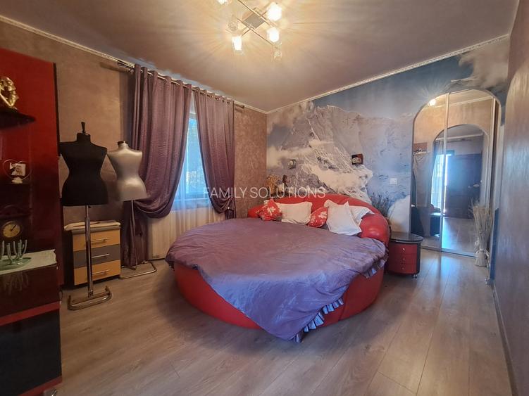 Casa individuala cu piscina. P+1+M. zona foarte buna - 30