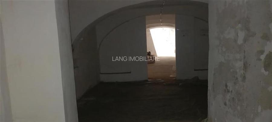 Spatiu Comercial Ultracentral la demisol cu parcare proprie - 8