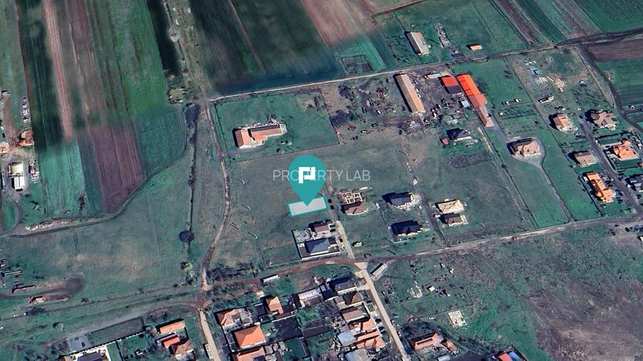 Loc de casa de 448mp în Livada - 2