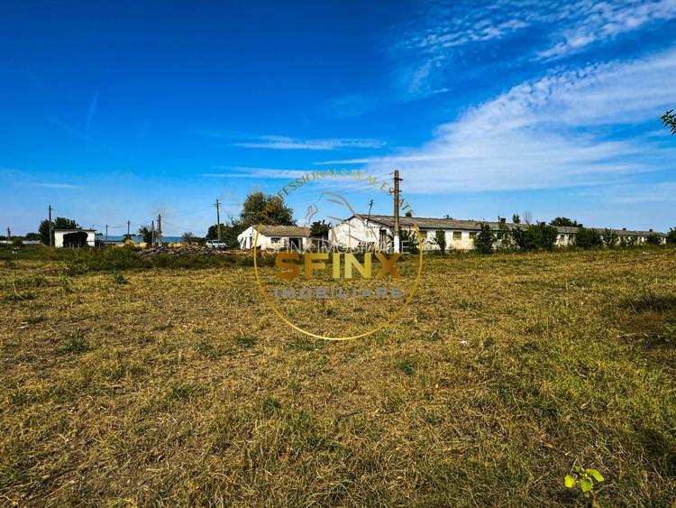 Teren intravilan cu potential de investitie 62000mp  - 11