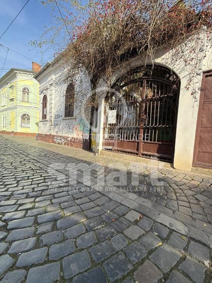 Casa in centrul istoric cu spatiu comercial si parcare proprie Zona 0 - 12