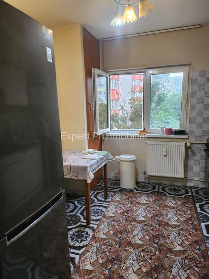 Drumul Sarii Al. Botorani 3 Camere Decomandat bloc 1989 et. 3, 76mp - 9