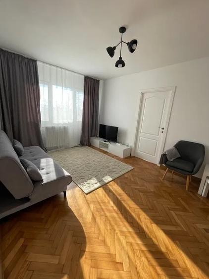 Apartament cu 2 camere, etajul 3/4, zona Podu Ros