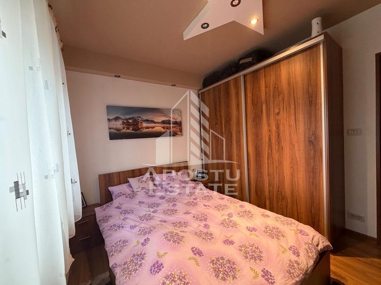 Apartament cu 3 camere, 2 bai, 2 balcoane, etajul 1 , zona Buziasului