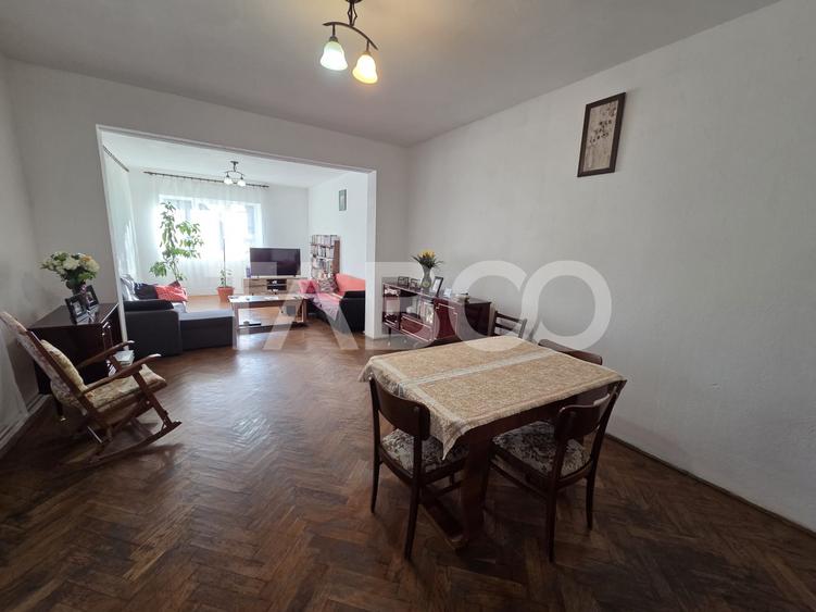 Casa de vanzare zona Negoiu 4 camere 208 mp utili si curte 550 mp