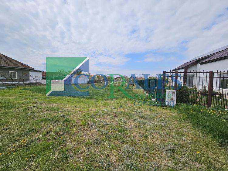 Teren generos, intre case, toate utilitatile! - 2