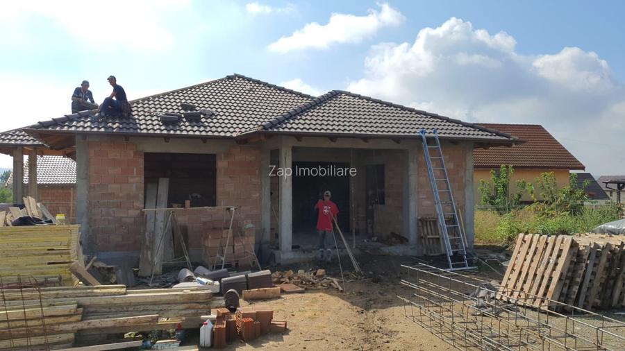 Casă la cheie pe 1 nivel 4cam. 2 bai,1 dresing 650 mp. teren - 15