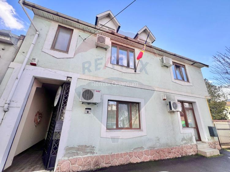 De vânzare casă cu 12 camere, în zona Decebal - 8