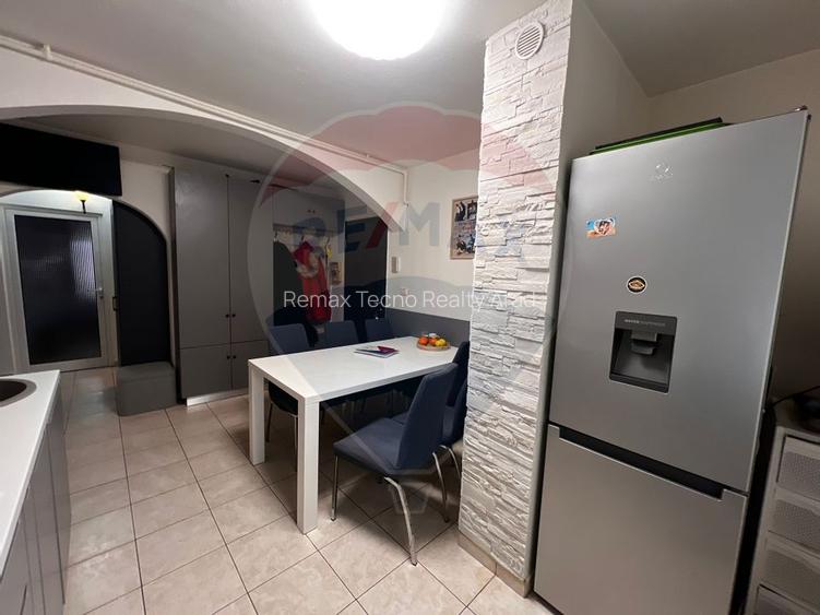 Apartament 4 camere decomandat cu loc de parcare etajul 3 - 13