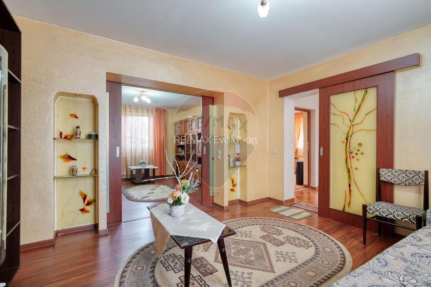 Casă / Vilă cu 6 camere de vânzare în zona Bartolomeu - 3