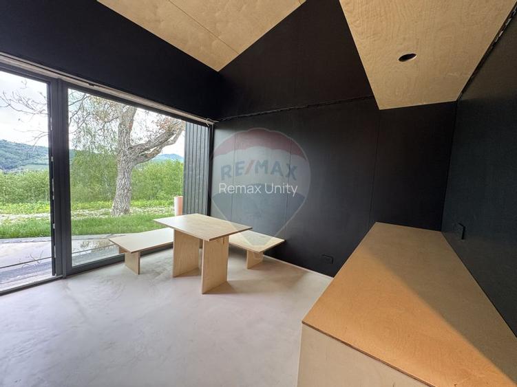 Doua case la munte, cu vedere superba, localizate in Poiana Marului - 5