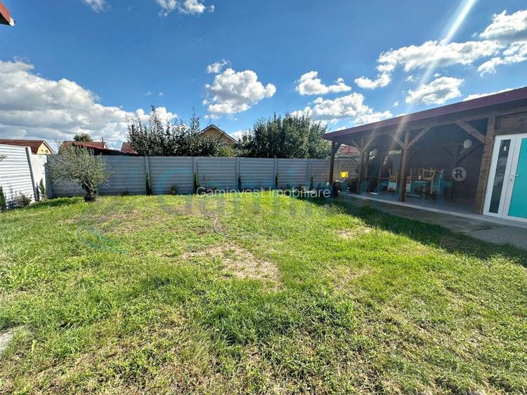 Casa spatioasa cu garaj, terasa si curte de vanzare in Nojorid, Bihor - 5