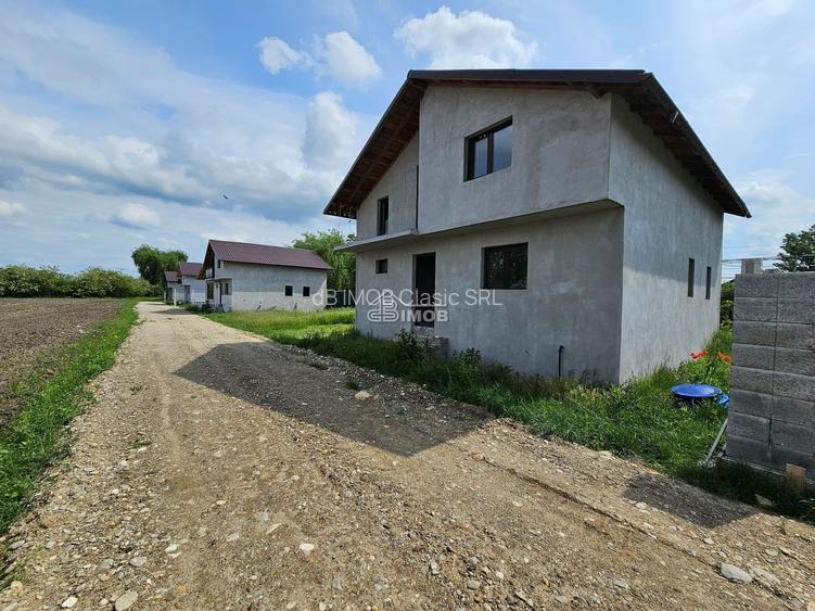 Casă de vânzare în Lazuri – aproape de lacuri, aproape de liniște, de - 2