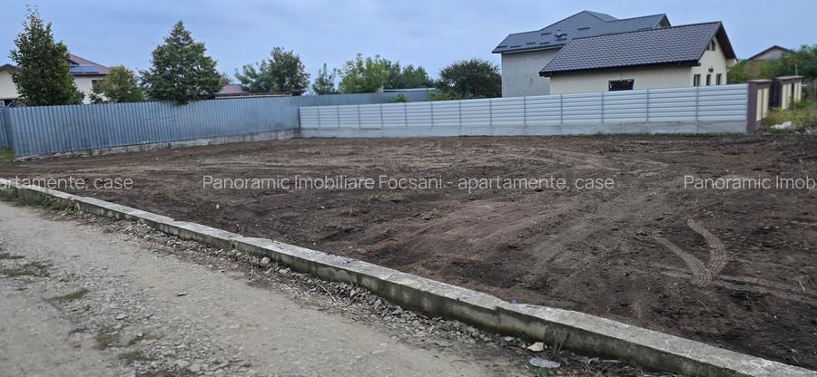 Teren de vanzare 700 mp central Odobesti - 2