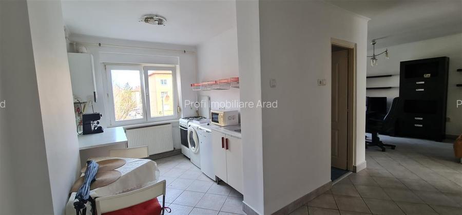 Ap. 2 camere, Bulevardul Revolutiei-Ziridava,  cu balcon mare - 12