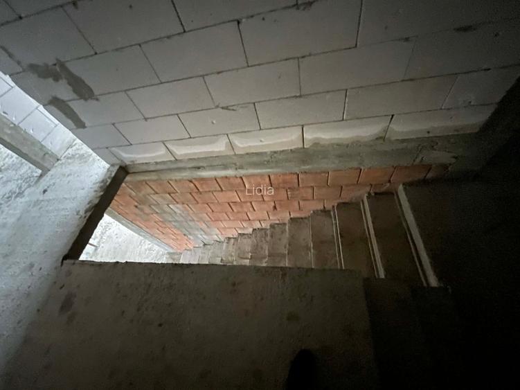 De vazare casă la roșu  - 10