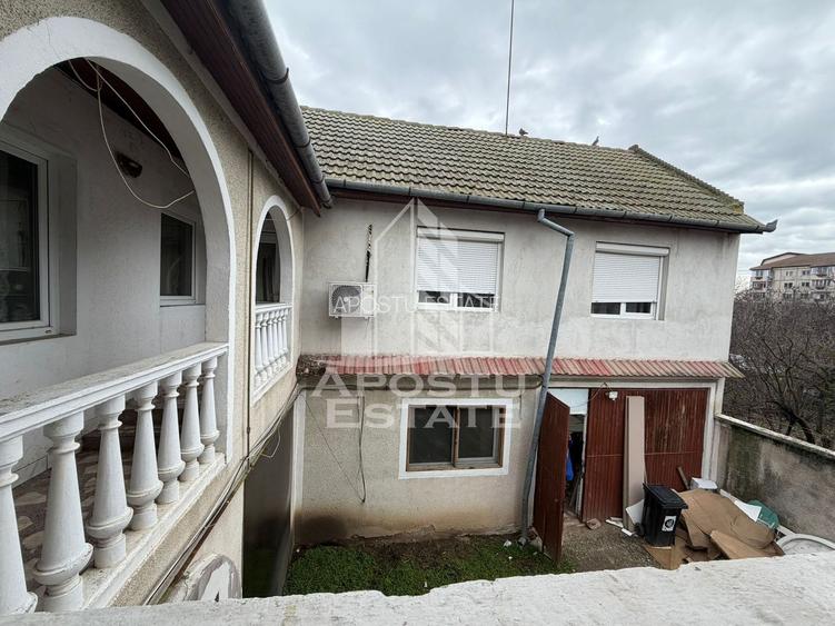 Casa individuala, cu 12 camere,5 bai, acces auto, teren 642, Girocului - 13