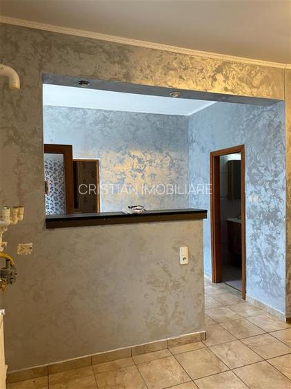 Casa zona centrala, 5 camere,  compusa din doua apartamente, chirpic si caramida - 4