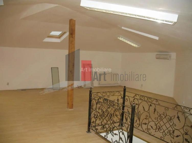 Oportunitate Unică! Vilă Spațioasă lângă Podul Grant, Ideală pentru Birouri - 3