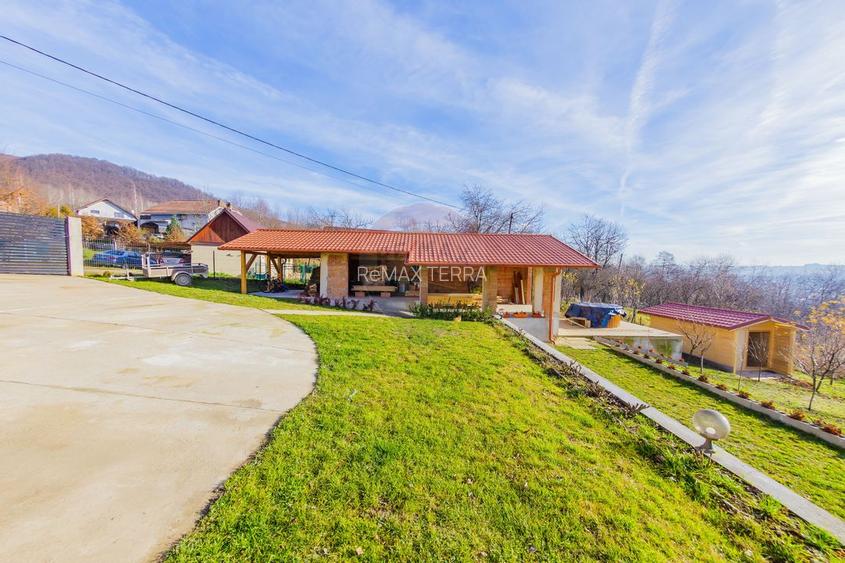 VILA DE LOCUIT/AFACERE CU TEREN GENEROS, DE VANZARE - 35