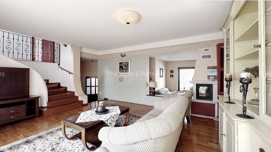 Proprietate cu suprafata generoasa | Zona AFI - 5