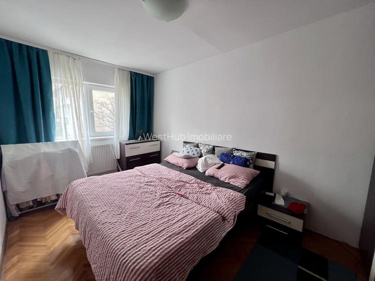  Apartament 3 camere, semidecomandat, 63mp, etaj 2/4 - Zona Lipovei - 3