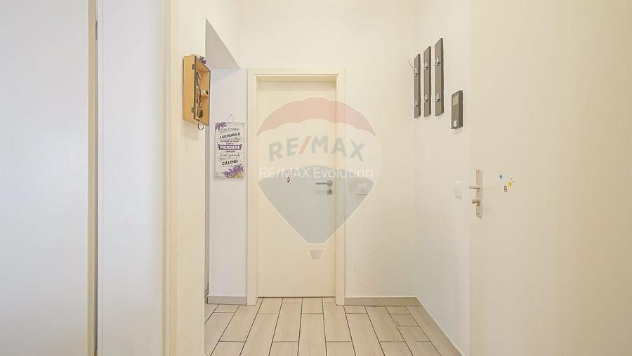 Apartament cu 3 camere de vânzare în zona Tractorul - 8