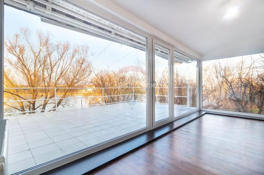 Vanzare Vila 5 camere cu terase mari si priveliste directa la lac - 2