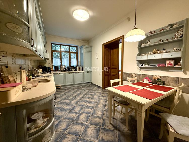 Vila ultracentrala cu piscina interioara, sauna si crama | Unirii - 28