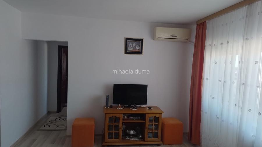 Vânzare apartament 3 camere strada Eroilor nr 8 , zona Sala Sporturilor  - 2