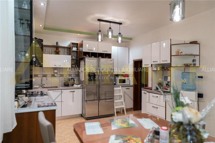 Casa Individuala - 766mp - Piscina si foisor- 7 camere 7 bai - 10