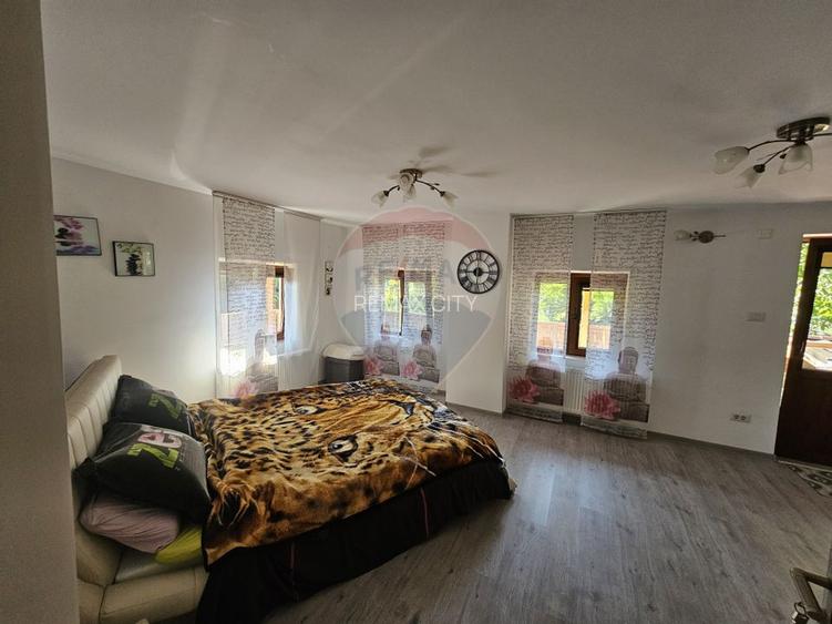 Casă solidă din cărămidă, mobilată, garaj, teren generos – Tarcău - 1